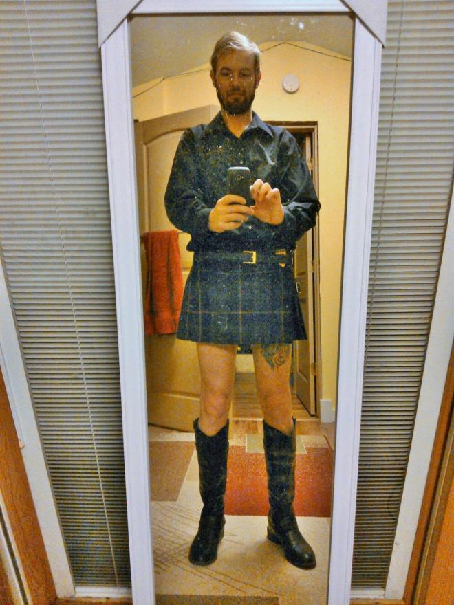 Mini Kilt standing 1